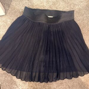 Beautiful black pleated skirt- S